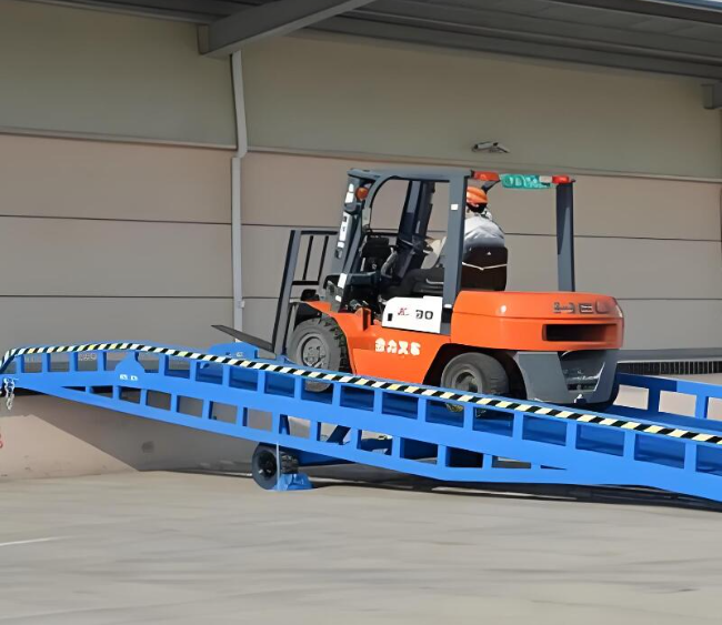 金坛移动式卸货平台（叉车用）